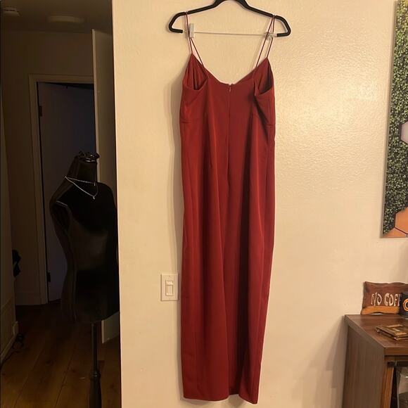 TOCCIN X RTR Merlot Red Gown - Picture 7 of 8